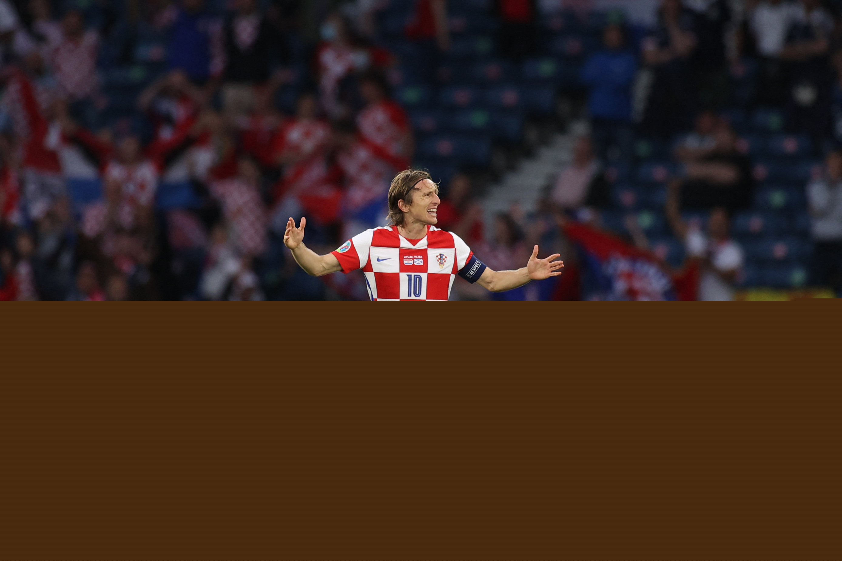 英超综合：布莱顿逼平曼城