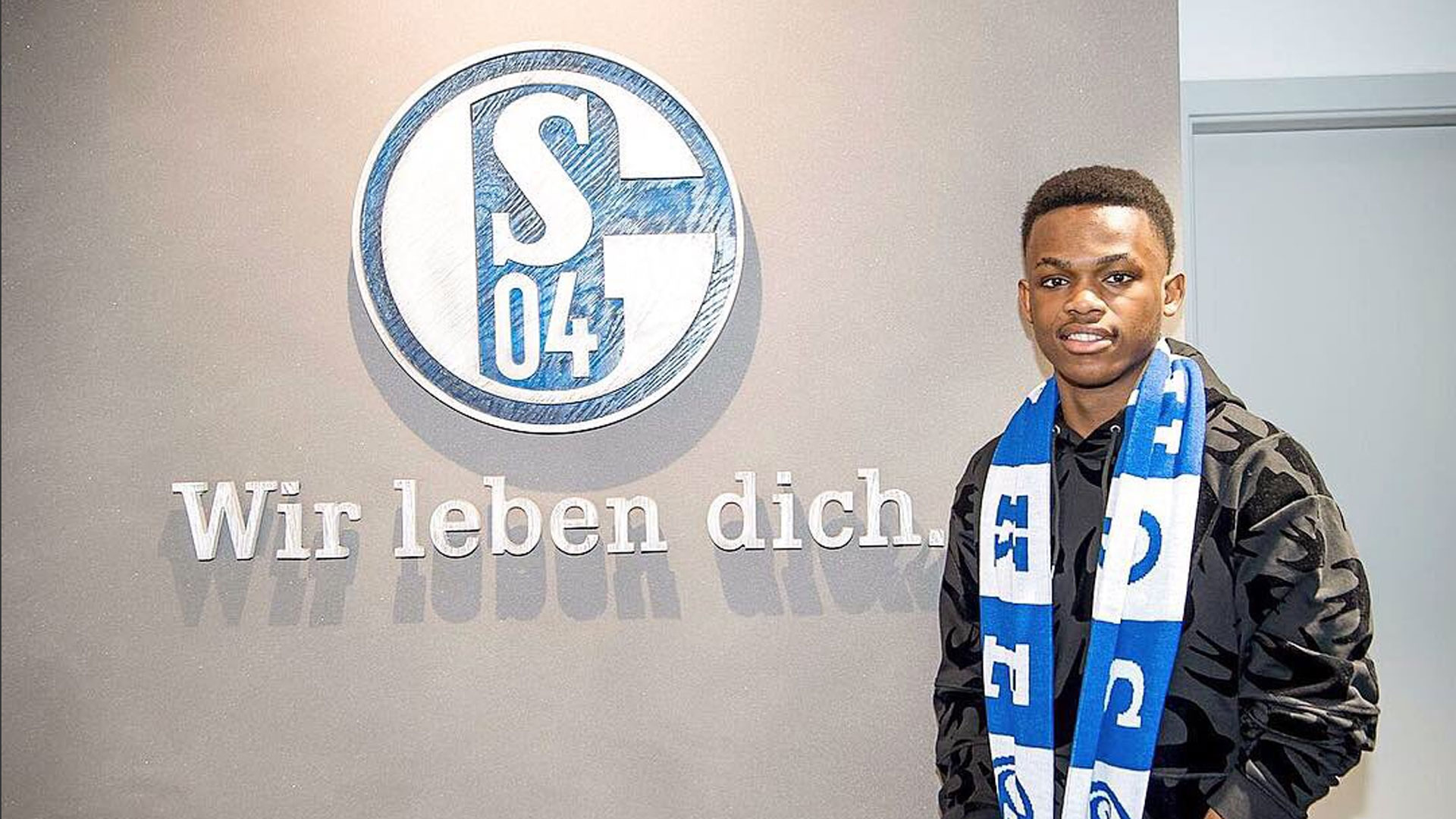 紧接着以 紧接着以