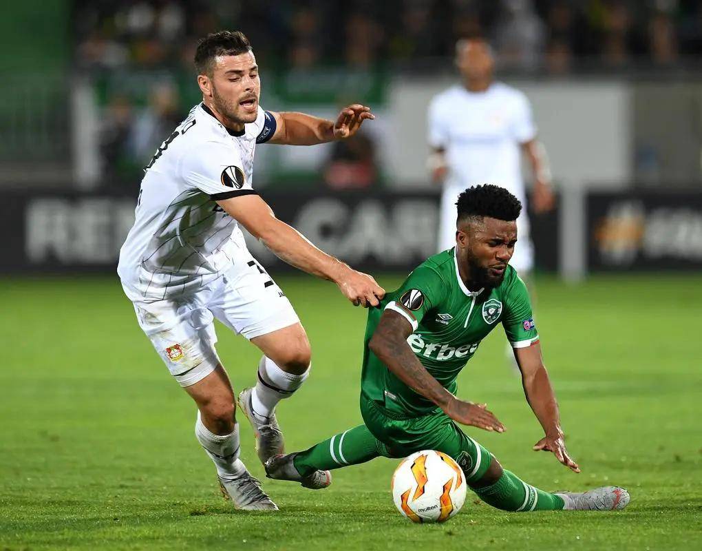 缺席一个月 缺席一个月